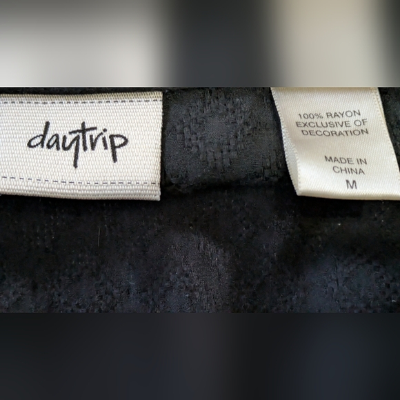 Long Light Cardigan by Daytrip Black Textured. Size M. - Picture 2 of 12